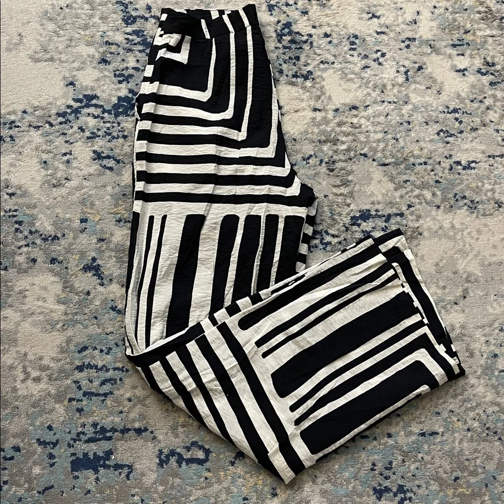 H&M black white pattern Pant size 6